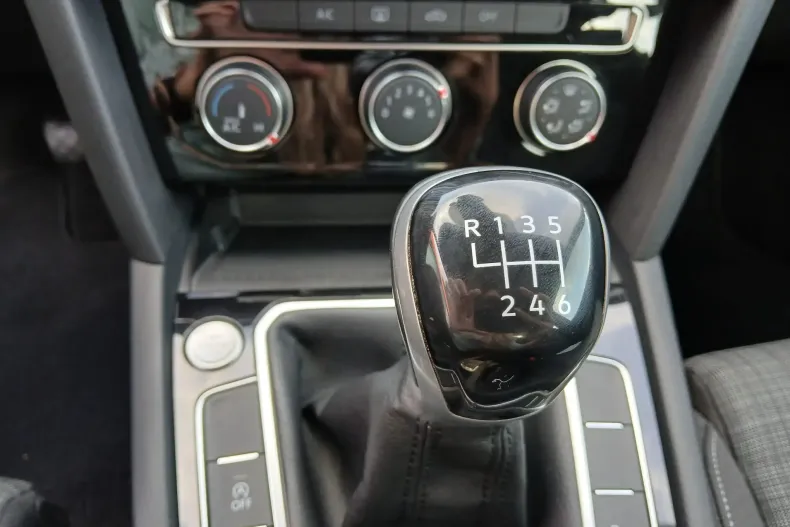 Volkswagen Passat din 2022 cu 95.726 km - oferta VOL103522 - foto 6