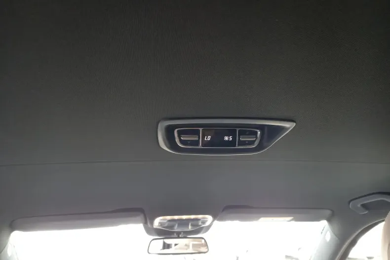 Mercedes-Benz V din 2023 cu 29.977 km - oferta MER103580 - foto 24