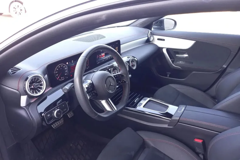 Mercedes-Benz CLA din 2023 cu 18.524 km - oferta MER103581 - foto 12
