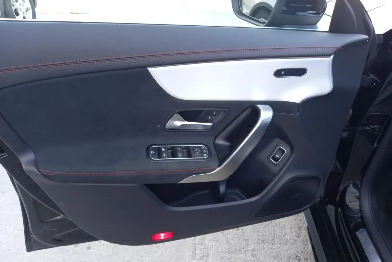 Mercedes-Benz CLA din 2023 cu 18.524 km - oferta MER103581 - foto 19