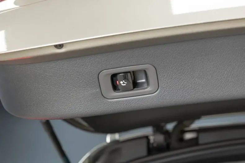 Mercedes-Benz GLC 300 din 2024 cu 14.344 km - oferta MER103627 - foto 10