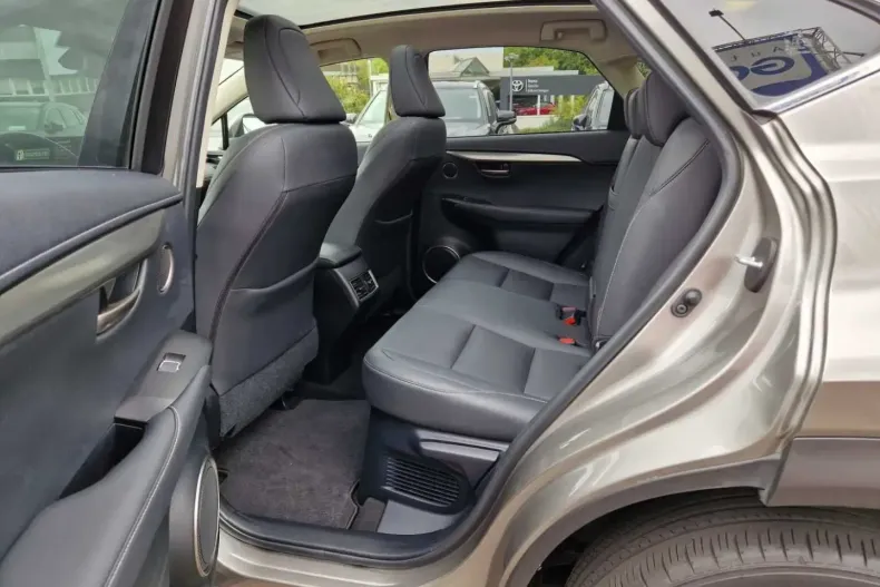 Lexus NX 300 din 2021 cu 65.205 km - oferta LEX103635 - foto 11