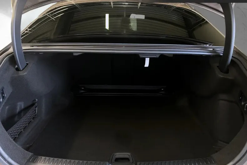 Mercedes-Benz E 450 din 2024 cu 12.398 km - oferta MER103640 - foto 10