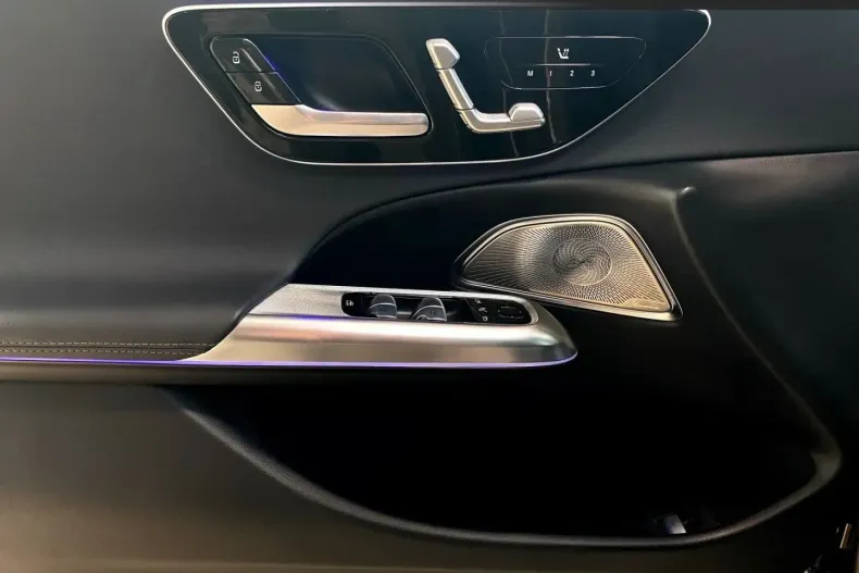 Mercedes-Benz E 450 din 2024 cu 12.398 km - oferta MER103640 - foto 13