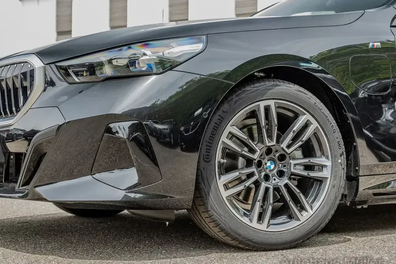 BMW 530 din 2025 cu 5 km - oferta BMW103659 - foto 2