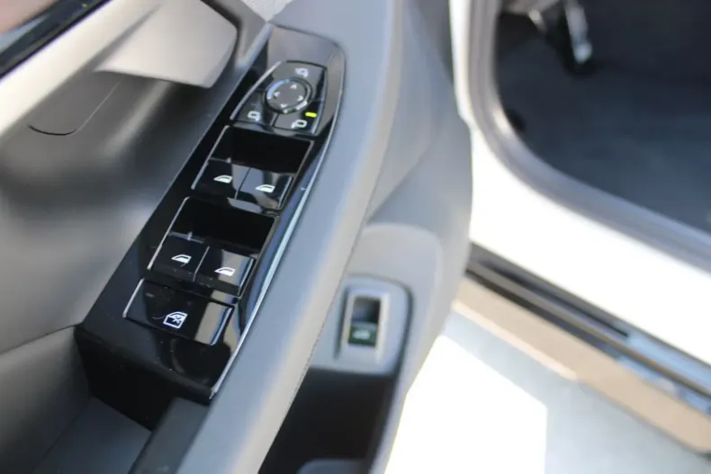 BMW 520 din 2025 cu 5 km - oferta BMW103668 - foto 5