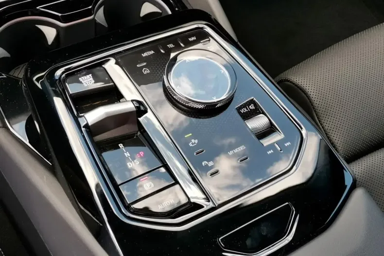 BMW 520 din 2025 cu 5 km - oferta BMW103669 - foto 6