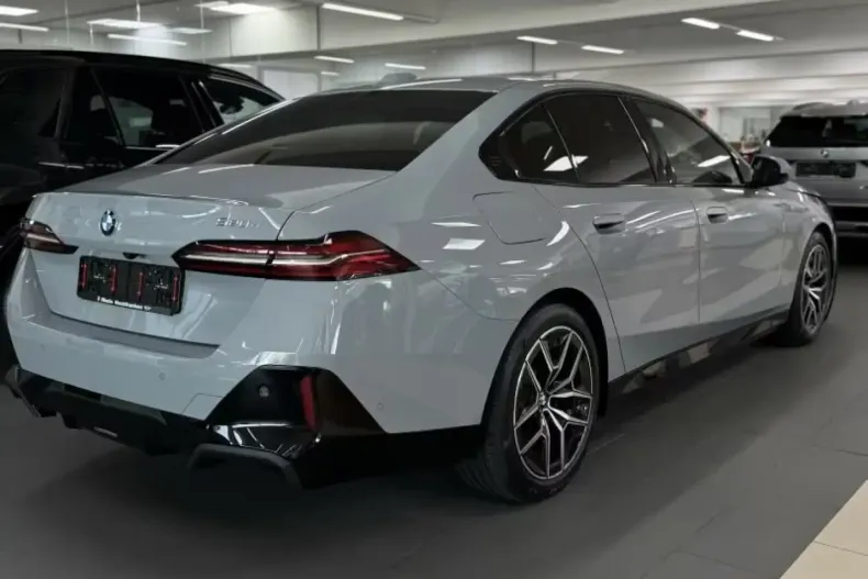 BMW 520 din 2025 cu 5 km - oferta BMW103671 - foto 2