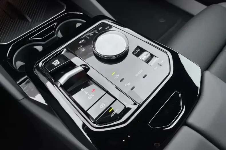 BMW 520 din 2025 cu 5 km - oferta BMW103674 - foto 4