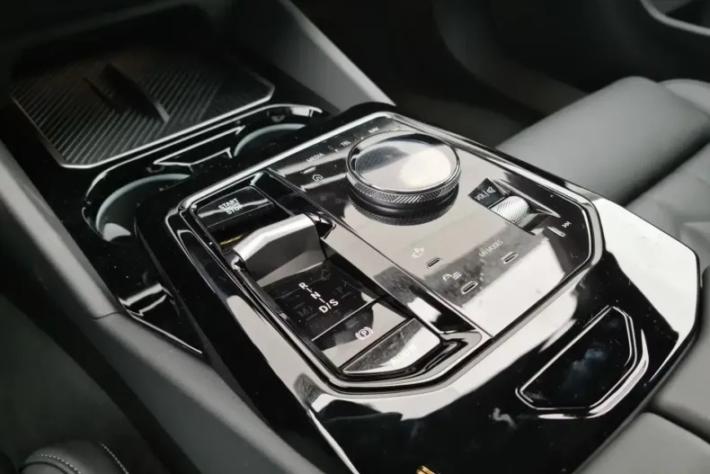 BMW 520 din 2025 cu 5 km - oferta BMW103677 - foto 6