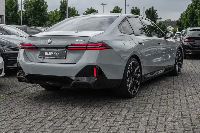 BMW 520 din 2025 cu 10 km - oferta BMW103701 - foto 2