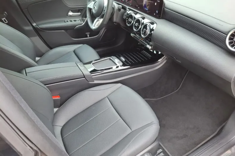 Mercedes-Benz CLA din 2024 cu 29.637 km - oferta MER103725 - foto 10
