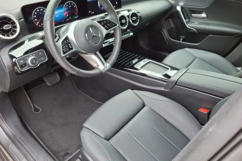 Mercedes-Benz CLA din 2024 cu 29.637 km - oferta MER103725 - foto 13