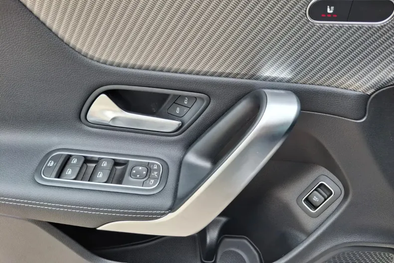 Mercedes-Benz CLA din 2024 cu 29.637 km - oferta MER103725 - foto 20