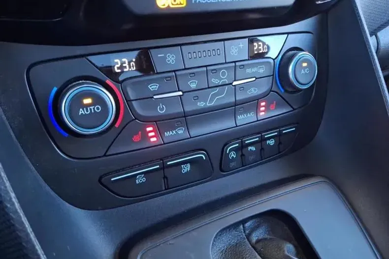 Ford Tourneo Connect din 2019 cu 146.898 km - oferta FOR103813 - foto 24