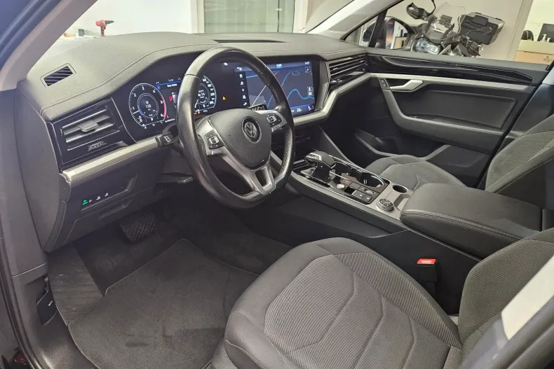 Volkswagen Touareg din 2020 cu 144.300 km - oferta VOL103973 - foto 8