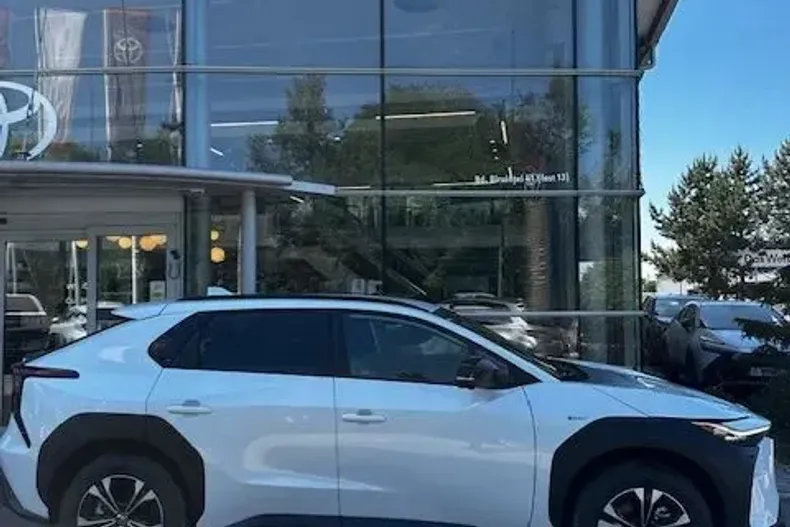 Toyota bZ4X din 2024 cu 10 km - oferta TOY104045 - foto 1