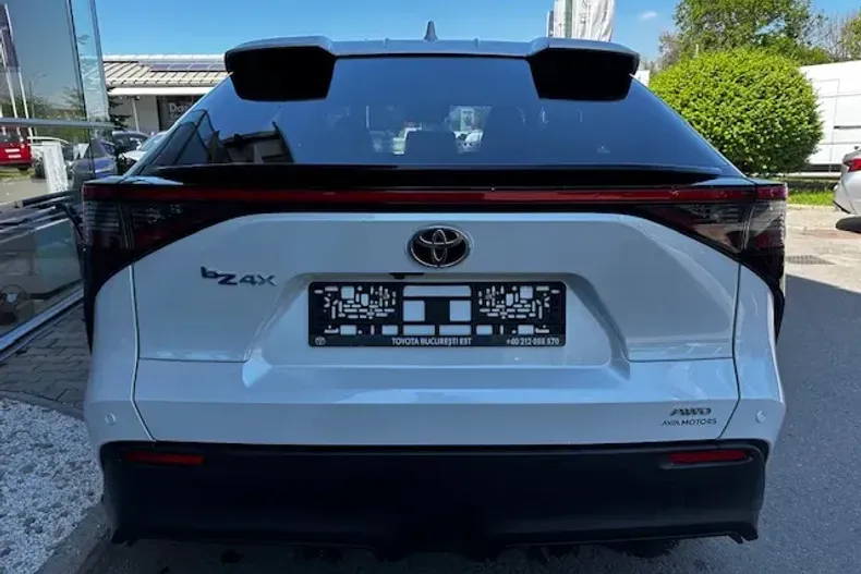 Toyota bZ4X din 2024 cu 10 km - oferta TOY104045 - foto 6