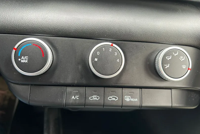 Hyundai Elantra din 2021 cu 23.300 km - oferta HYU104049 - foto 14