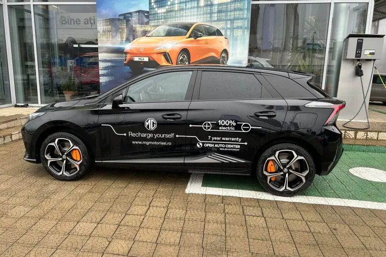 MG MG4 din 2024 cu 2.000 km - oferta MG0104050 - foto 2