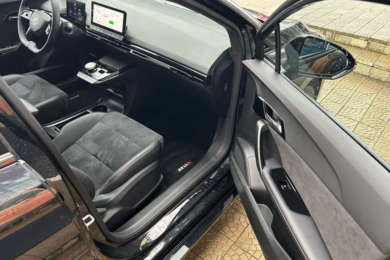 MG MG4 din 2024 cu 2.000 km - oferta MG0104050 - foto 8