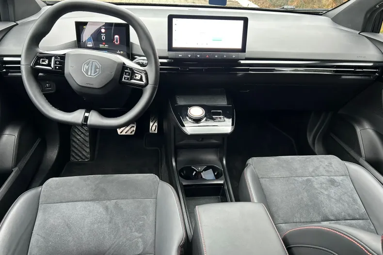 MG MG4 din 2024 cu 2.000 km - oferta MG0104050 - foto 19