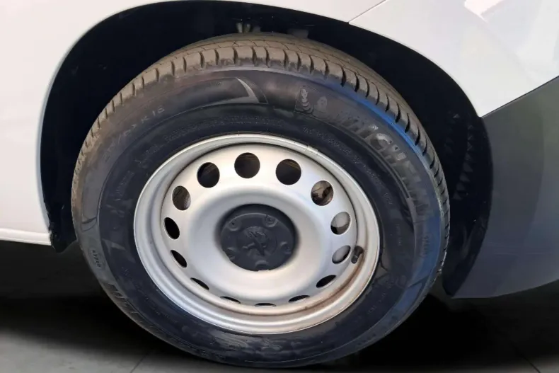 Peugeot Partner din 2023 cu 4.732 km - oferta PEU104061 - foto 14