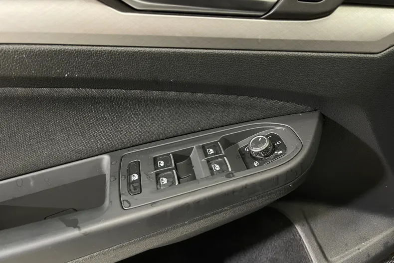 Volkswagen Golf din 2021 cu 132.745 km - oferta VOL104089 - foto 19