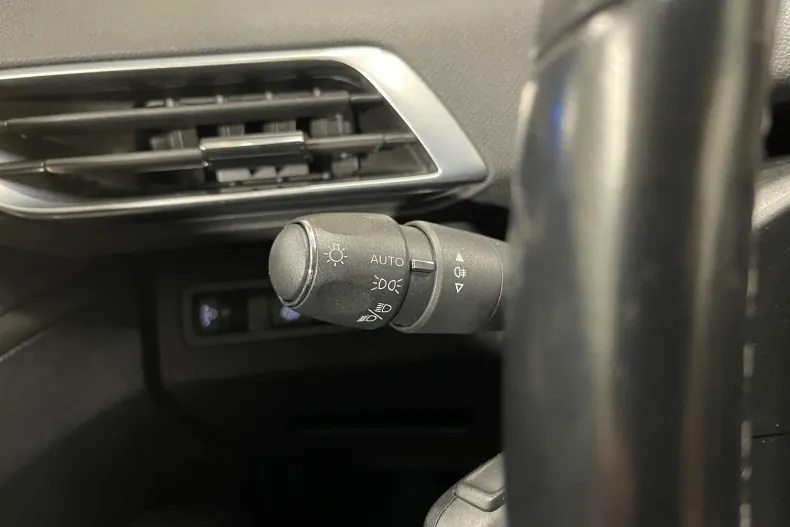 Peugeot 3008 din 2021 cu 145.795 km - oferta PEU104120 - foto 26