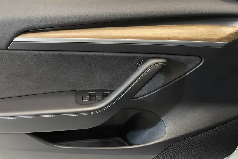 Tesla Model 3 din 2021 cu 45.293 km - oferta TES104133 - foto 27