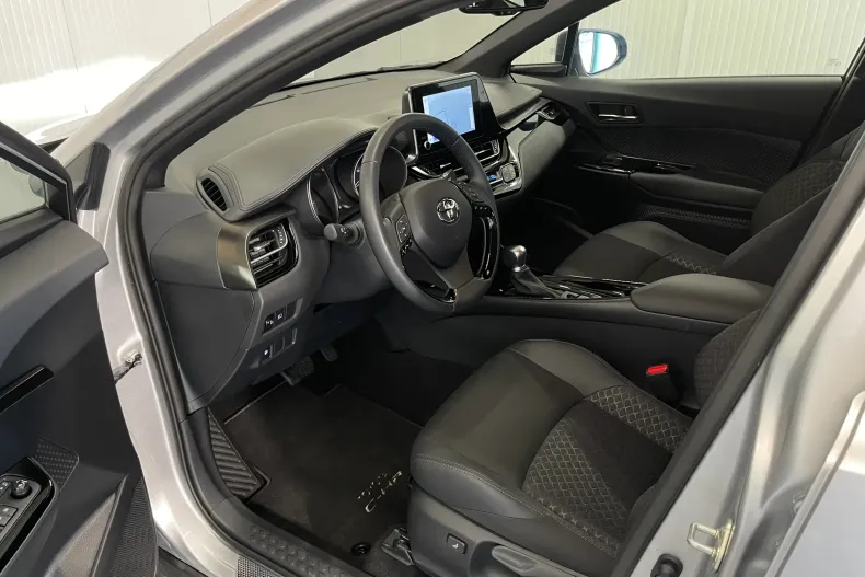 Toyota C-HR din 2024 cu 4.445 km - oferta TOY104139 - foto 5