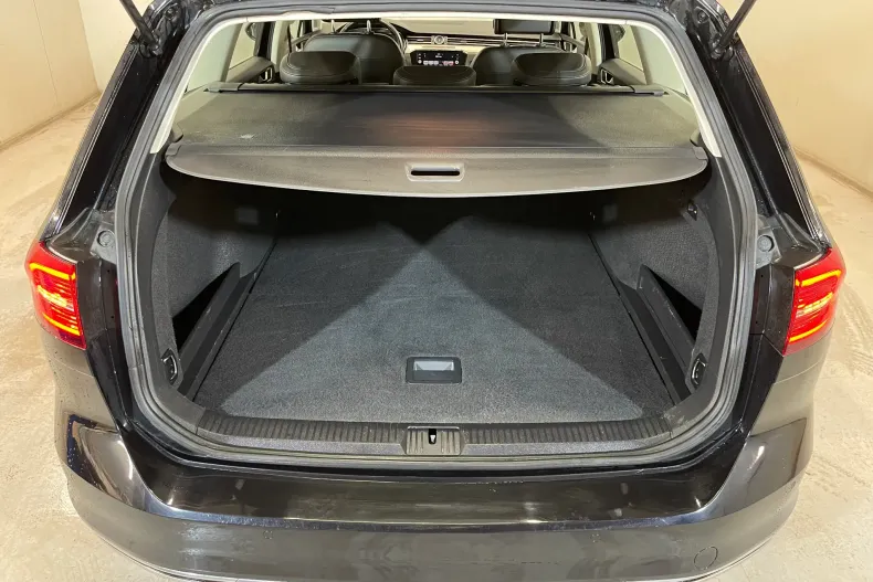 Volkswagen Passat din 2019 cu 153.330 km - oferta VOL104154 - foto 12