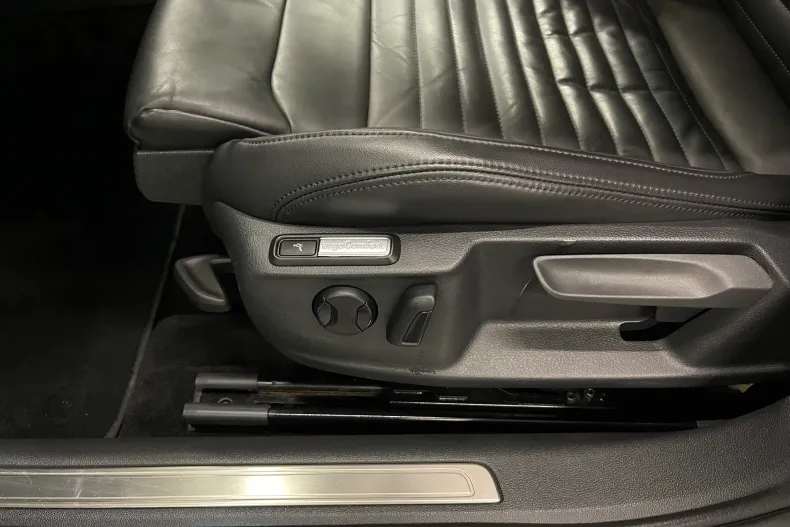 Volkswagen Passat din 2019 cu 153.330 km - oferta VOL104154 - foto 24