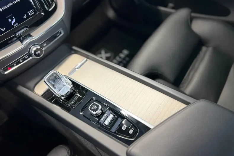 Volvo XC60 din 2021 cu 47.052 km - oferta VOL104306 - foto 17