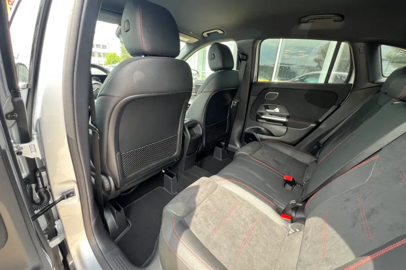 Mercedes-Benz GLA din 2025 cu 3 km - oferta MER104354 - foto 14