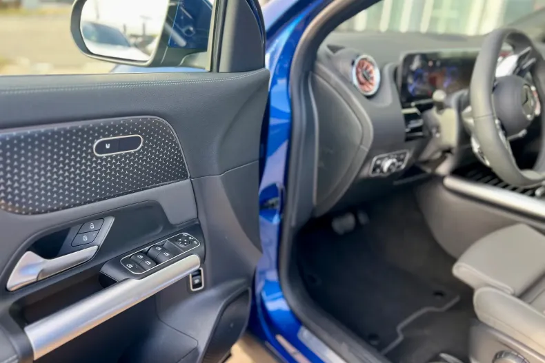 Mercedes-Benz EQA din 2024 cu 3.500 km - oferta MER104356 - foto 9