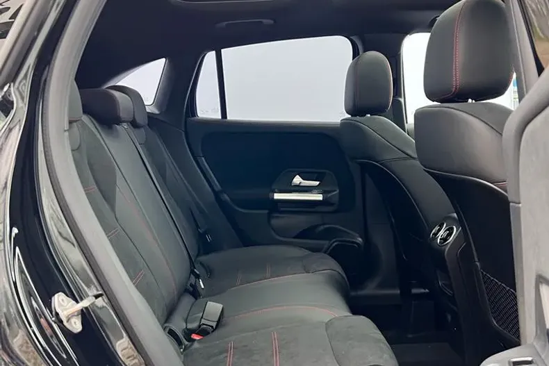 Mercedes-Benz GLA din 2022 cu 16.000 km - oferta MER104368 - foto 13