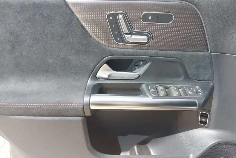 Mercedes-Benz EQA din 2022 cu 32.000 km - oferta MER104369 - foto 18