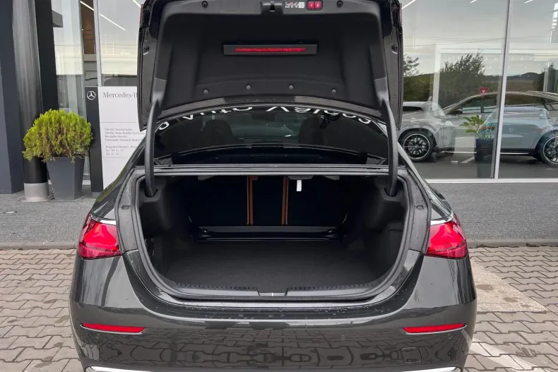 Mercedes-Benz E din 2025 cu 10 km - oferta MER104379 - foto 4