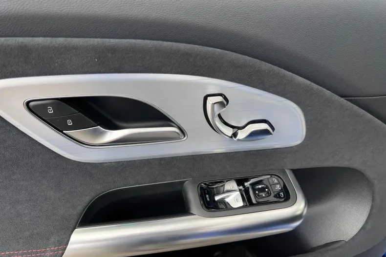 Mercedes-Benz CLA din 2025 cu 3.500 km - oferta MER104382 - foto 16