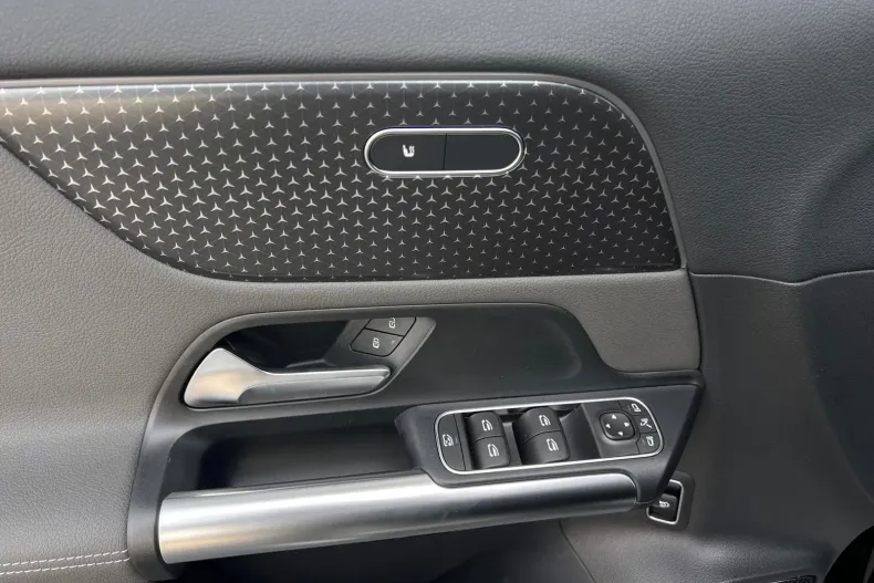 Mercedes-Benz EQA din 2025 cu 10 km - oferta MER104386 - foto 9