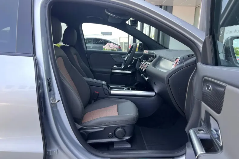 Mercedes-Benz EQA din 2025 cu 10 km - oferta MER104390 - foto 7