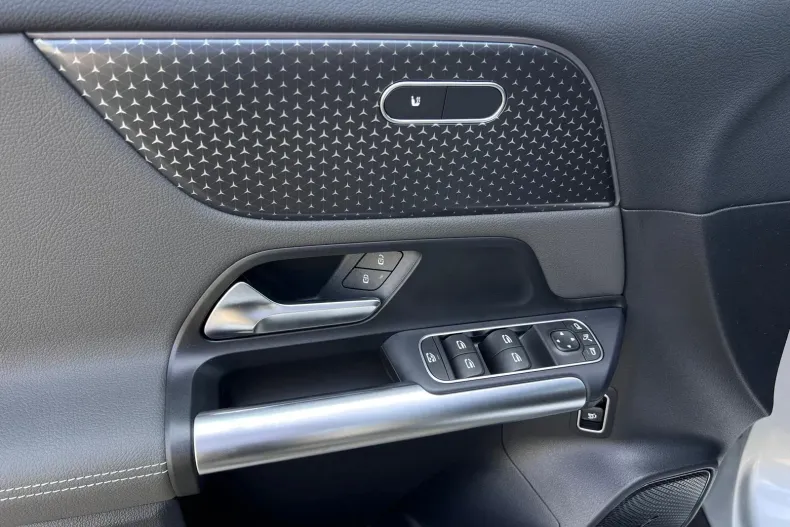 Mercedes-Benz EQA din 2025 cu 10 km - oferta MER104390 - foto 8