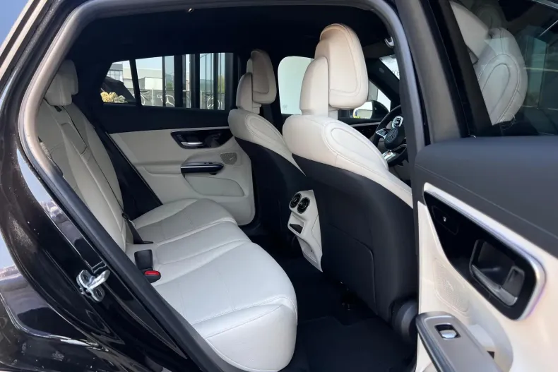 Mercedes-Benz GLC Coupe din 2025 cu 3.300 km - oferta MER104391 - foto 8