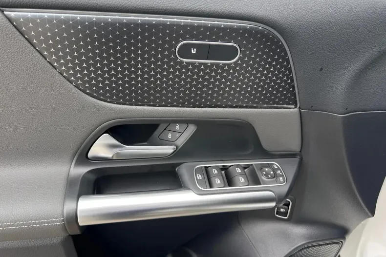 Mercedes-Benz EQA din 2025 cu 5.000 km - oferta MER104392 - foto 9