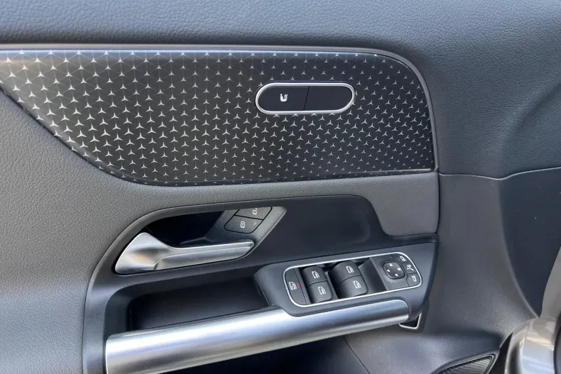 Mercedes-Benz EQA din 2025 cu 10 km - oferta MER104394 - foto 8