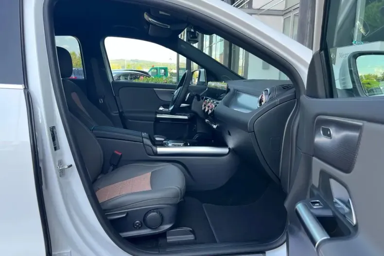 Mercedes-Benz EQA din 2023 cu 11.000 km - oferta MER104398 - foto 8