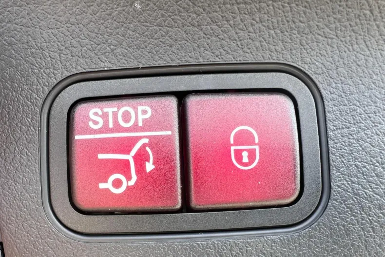 Mercedes-Benz EQA din 2025 cu 3.215 km - oferta MER104400 - foto 5