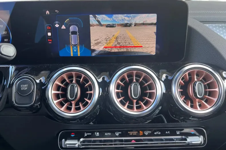 Mercedes-Benz EQA din 2025 cu 3.215 km - oferta MER104400 - foto 11