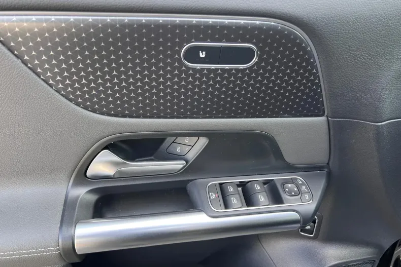 Mercedes-Benz EQA din 2025 cu 3.215 km - oferta MER104400 - foto 12